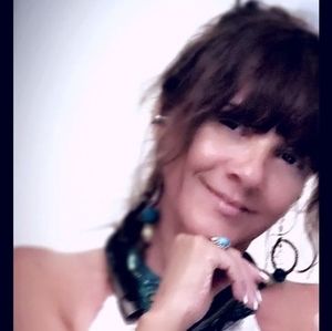 Meet your Posher, Aida